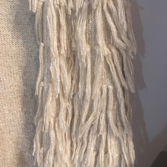 Knitted Fringe Vest - Picture 2 of 4